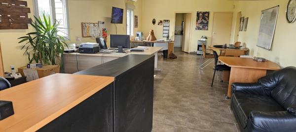 À vendre - Locaux d'activités/entrepôts 259 m² situé à Souvigné (37330)