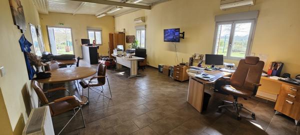 À vendre - Locaux d'activités/entrepôts 259 m² situé à Souvigné (37330)