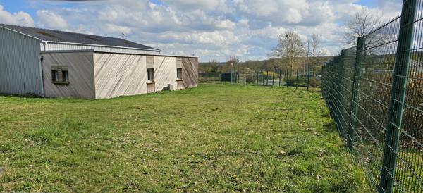 À vendre - Locaux d'activités/entrepôts 259 m² situé à Souvigné (37330)