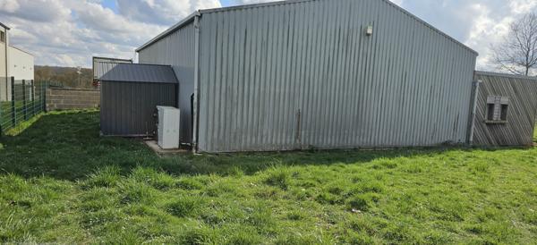 À vendre - Locaux d'activités/entrepôts 259 m² situé à Souvigné (37330)