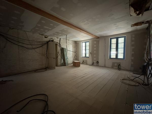 Maison de caractère en plein centre de Meursac – 307 m² habitables – Gros potentiel à finir de rénover