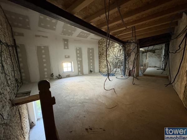 Maison de caractère en plein centre de Meursac – 307 m² habitables – Gros potentiel à finir de rénover