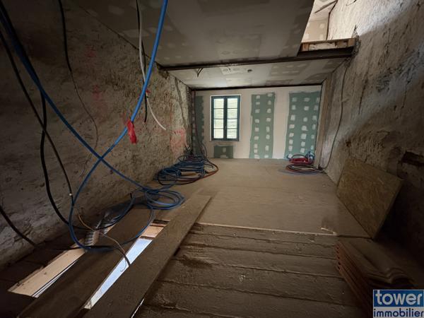 Maison de caractère en plein centre de Meursac – 307 m² habitables – Gros potentiel à finir de rénover