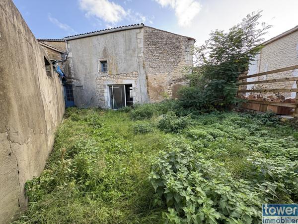 Maison de caractère en plein centre de Meursac – 307 m² habitables – Gros potentiel à finir de rénover