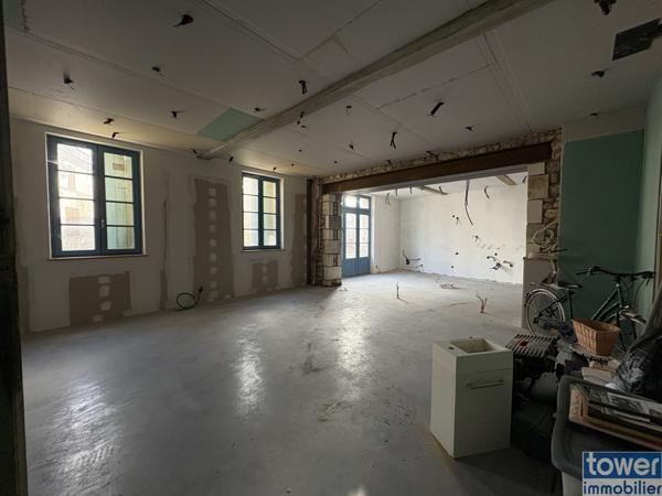 Maison de caractère en plein centre de Meursac – 307 m² habitables – Gros potentiel à finir de rénover