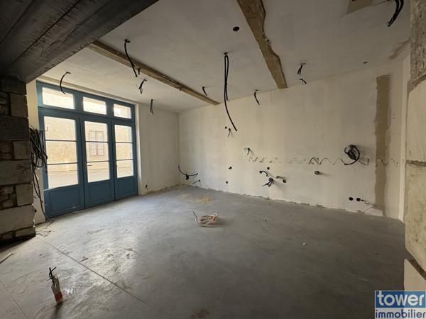 Maison de caractère en plein centre de Meursac – 307 m² habitables – Gros potentiel à finir de rénover