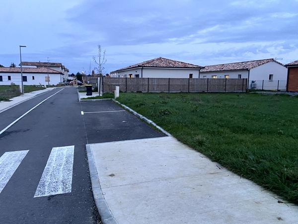 Terrain à bâtir a vendre - Montech (82700)