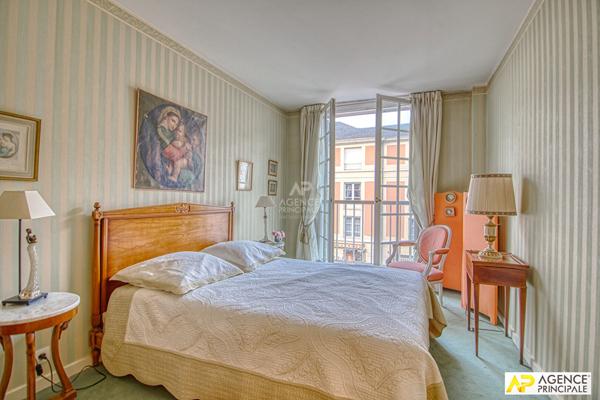 Versailles Rive-Droite Appartement 4 pièces 105 m² situé au 2eme étage avec ascenseur, cave et place de parking en sous-sol €780 000 ** - Référence 25909