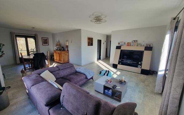 Maison à vendre    4 pièces • 153 m2 Saint-Yrieix-la-Perche