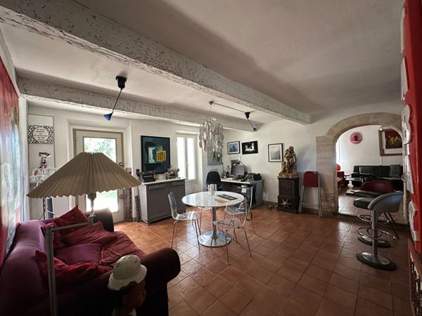 Maison de charme à vendre à La Moutonne - Un havre de paix t5 3 chambres jardin