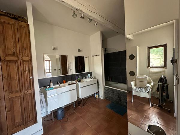 Maison de charme à vendre à La Moutonne - Un havre de paix t5 3 chambres jardin