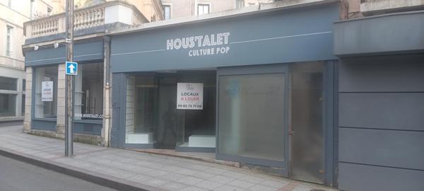 Local commercial en rez de chaussée d'une surface totale de 195 m² avec une surface de vente de 109 m² et un sous sol (réserve de 74 m²)