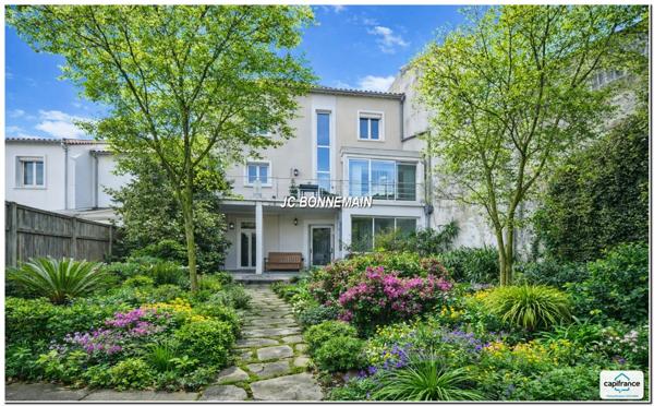 Maison d'Architecte à vendre ROYAN (17) Centre Ville - 200 m² Hab - 7 Pièces - 5 Chambres - Garage - Jardin