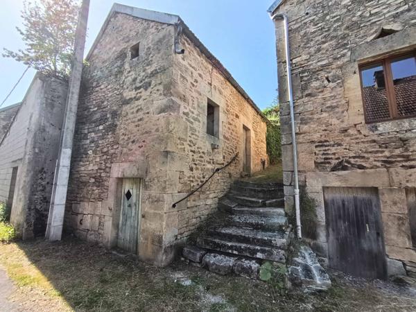 Aignay-le-Duc (21510) Bâtisses du XVIIe à restaurer Aignay-le-Duc 21510