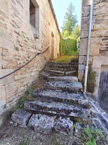 Aignay-le-Duc (21510) Bâtisses du XVIIe à restaurer Aignay-le-Duc 21510