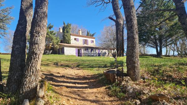 A vendre - Domaine d'exception - Parc du Luberon - Sur près de 20 hectares
