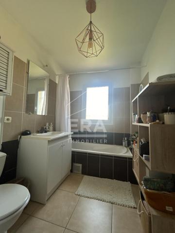 A LOUER PERTUIS 84120 APPARTEMENT DUPLEX TYPE 3 PIECES D'ENVIRON 62M² AVEC JARDIN ET 2 PLACES DE STATIONNEMENT