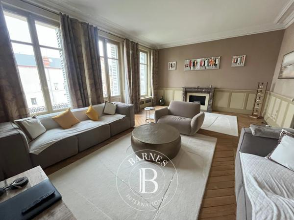 Montargis, Hôtel particulier 6 Chambres -  246 m² à vendre
