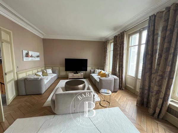 Montargis, Hôtel particulier 6 Chambres -  246 m² à vendre