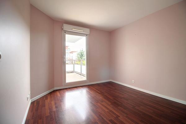 APPARTEMENT RUEIL-MALMAISON MONT-VALERIEN 2 PIECES 1 CHAMBRE AVEC BALCON CAVE ET PARKINGS EN SOUS-SOL