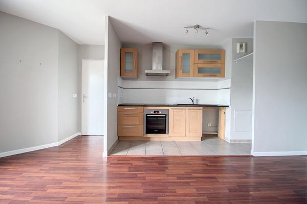 APPARTEMENT RUEIL-MALMAISON MONT-VALERIEN 2 PIECES 1 CHAMBRE AVEC BALCON CAVE ET PARKINGS EN SOUS-SOL