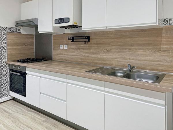 A louer Vauvert Maison de village F4