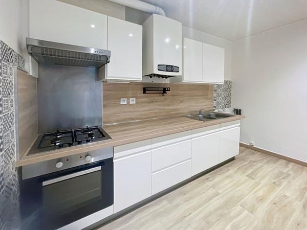 A louer Vauvert Maison de village F4