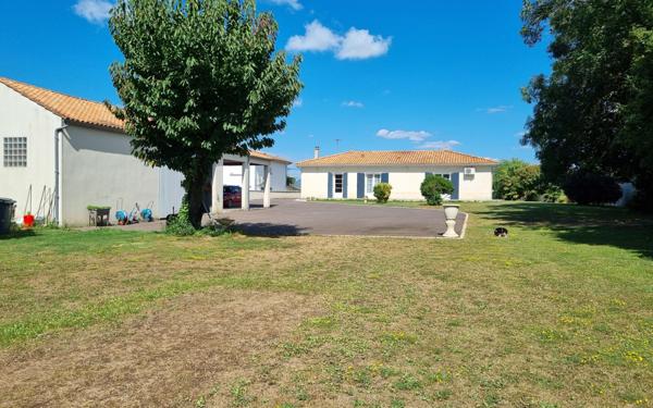 Maison à vendre    5 pièces •  Tonnay-Charente