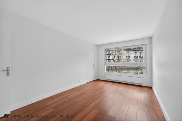 Appartement F5 à vendre  4 pièces - 130,73 m2 PARIS - 75006