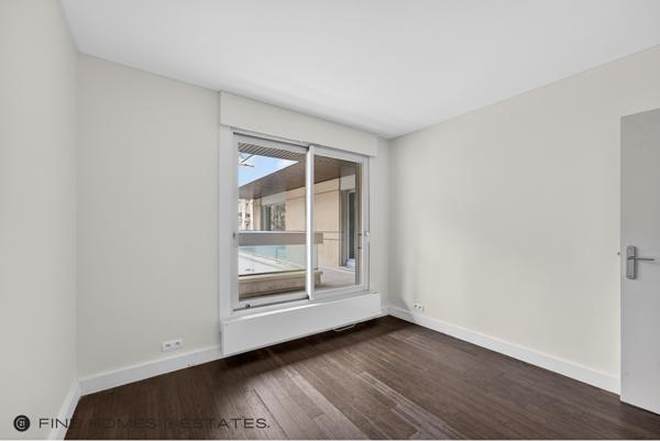 Appartement F5 à vendre  4 pièces - 130,73 m2 PARIS - 75006