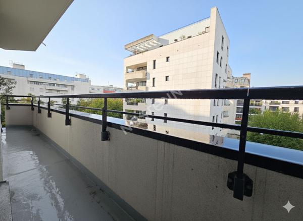 Puteaux limite Suresnes: Appartement de 2 pièces de 58m² avec balcon, cave et Parking