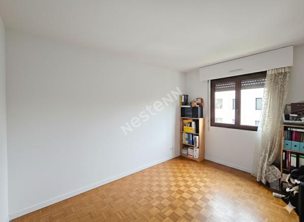 Puteaux limite Suresnes: Appartement de 2 pièces de 58m² avec balcon, cave et Parking