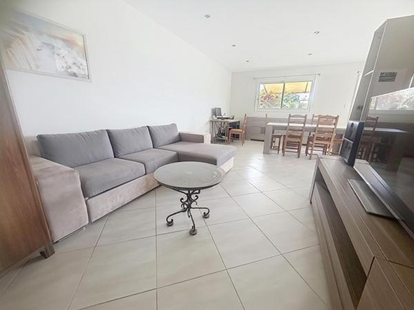 Entrepôt avec appartement T6 et appartement T3
