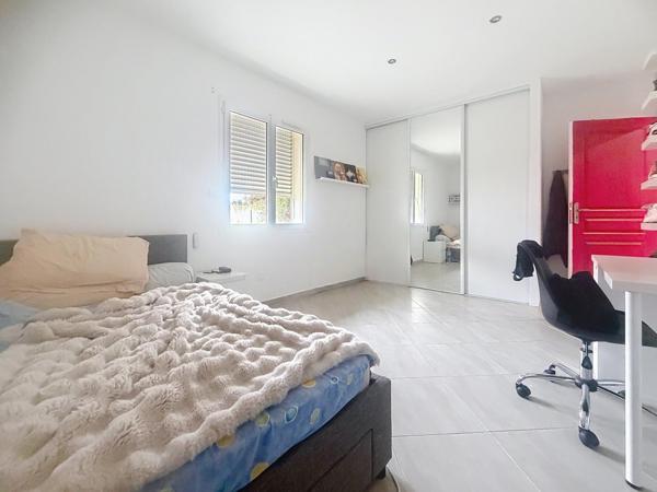 Entrepôt avec appartement T6 et appartement T3