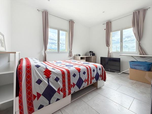 Entrepôt avec appartement T6 et appartement T3