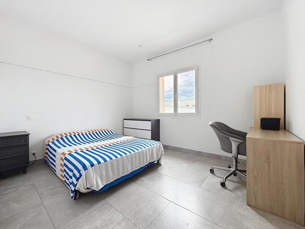 Entrepôt avec appartement T6 et appartement T3