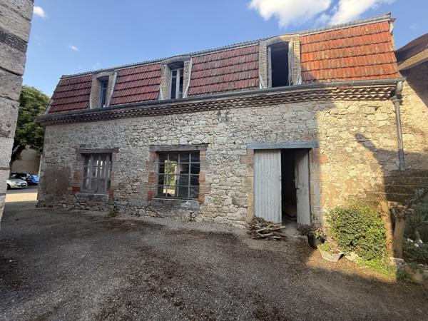 Bourg-de-Visa (82190) TARN ET GARONNE. BOURG DE VISA. Bâtiment en pierre avec logement à l’étage et garage au rez-de-chaussée