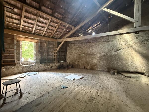 Bourg-de-Visa (82190) TARN ET GARONNE. BOURG DE VISA. Bâtiment en pierre avec logement à l’étage et garage au rez-de-chaussée