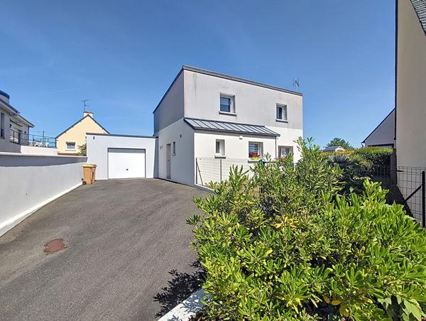 MAISON À VENDRE LANGUEUX - Maison moderne vivable de plain pied en impasse profitant de quatre chambres et un grand garage !