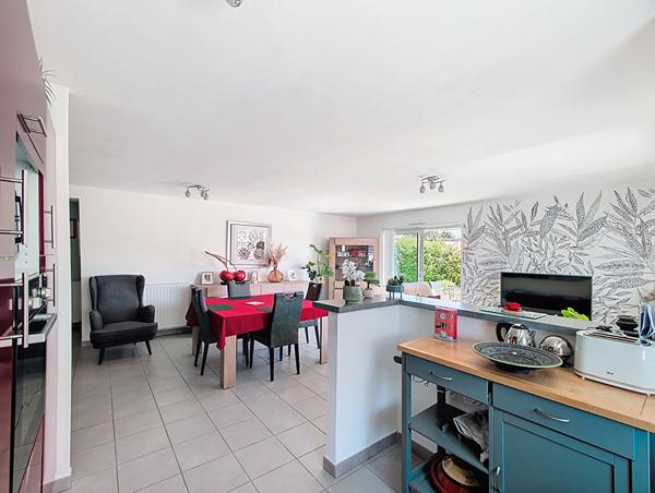 MAISON À VENDRE LANGUEUX - Maison moderne vivable de plain pied en impasse profitant de quatre chambres et un grand garage !
