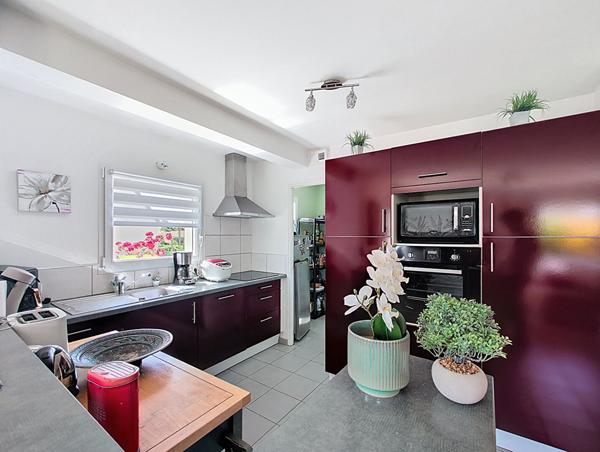 MAISON À VENDRE LANGUEUX - Maison moderne vivable de plain pied en impasse profitant de quatre chambres et un grand garage !