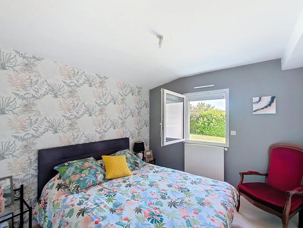 MAISON À VENDRE LANGUEUX - Maison moderne vivable de plain pied en impasse profitant de quatre chambres et un grand garage !