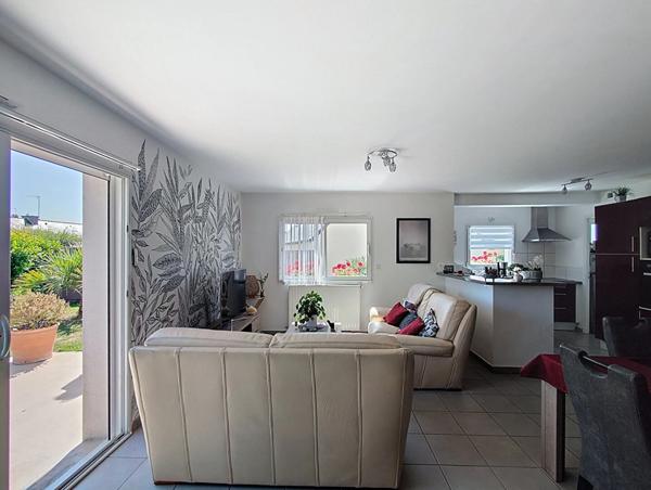 MAISON À VENDRE LANGUEUX - Maison moderne vivable de plain pied en impasse profitant de quatre chambres et un grand garage !