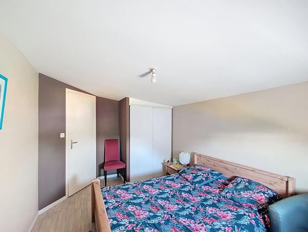 MAISON À VENDRE LANGUEUX - Maison moderne vivable de plain pied en impasse profitant de quatre chambres et un grand garage !