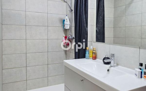 Appartement à vendre    3 pièces • 66,75 m2 Meyzieu