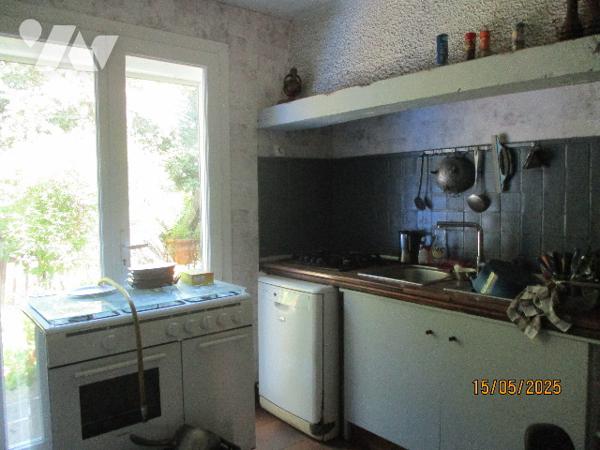 Pavillon de 170 m² avec terrain de 2.955 m² attenant.