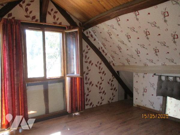 Pavillon de 170 m² avec terrain de 2.955 m² attenant.