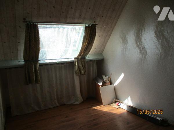 Pavillon de 170 m² avec terrain de 2.955 m² attenant.