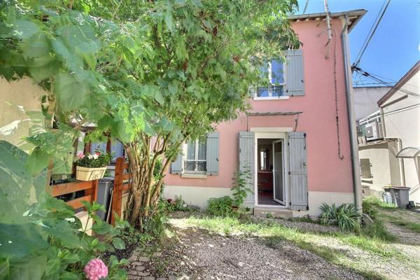 Charmante maison de ville de 3 pièces à vendre à Massy - Vieux Massy, proche gare  RER B et C et commodités