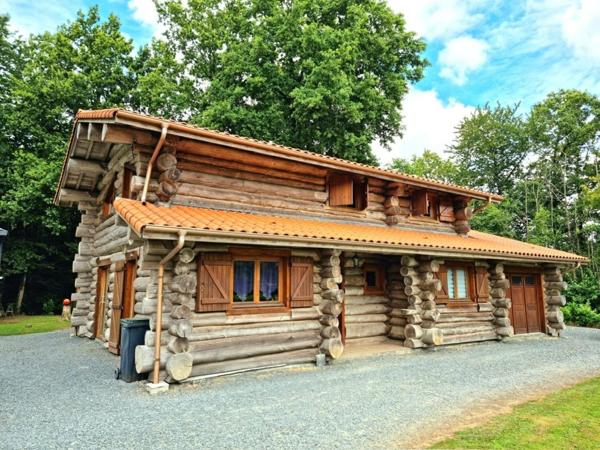Maison chaleureuse en bois de style canadien